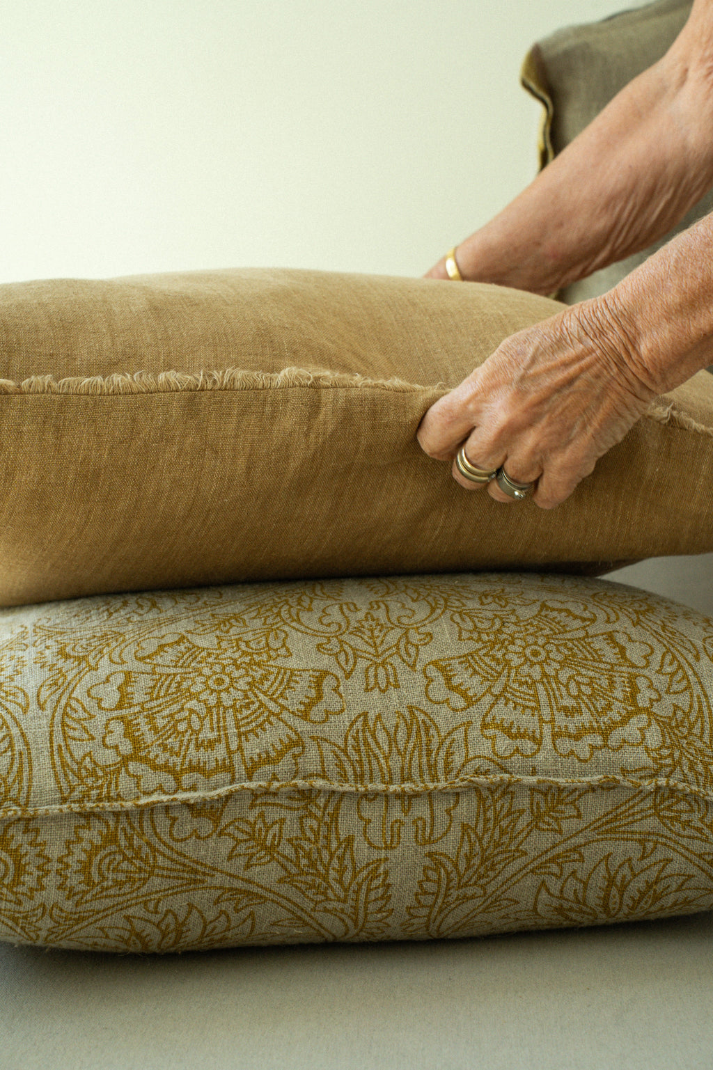 24x24 Floria Linen Pillow, Sunflower