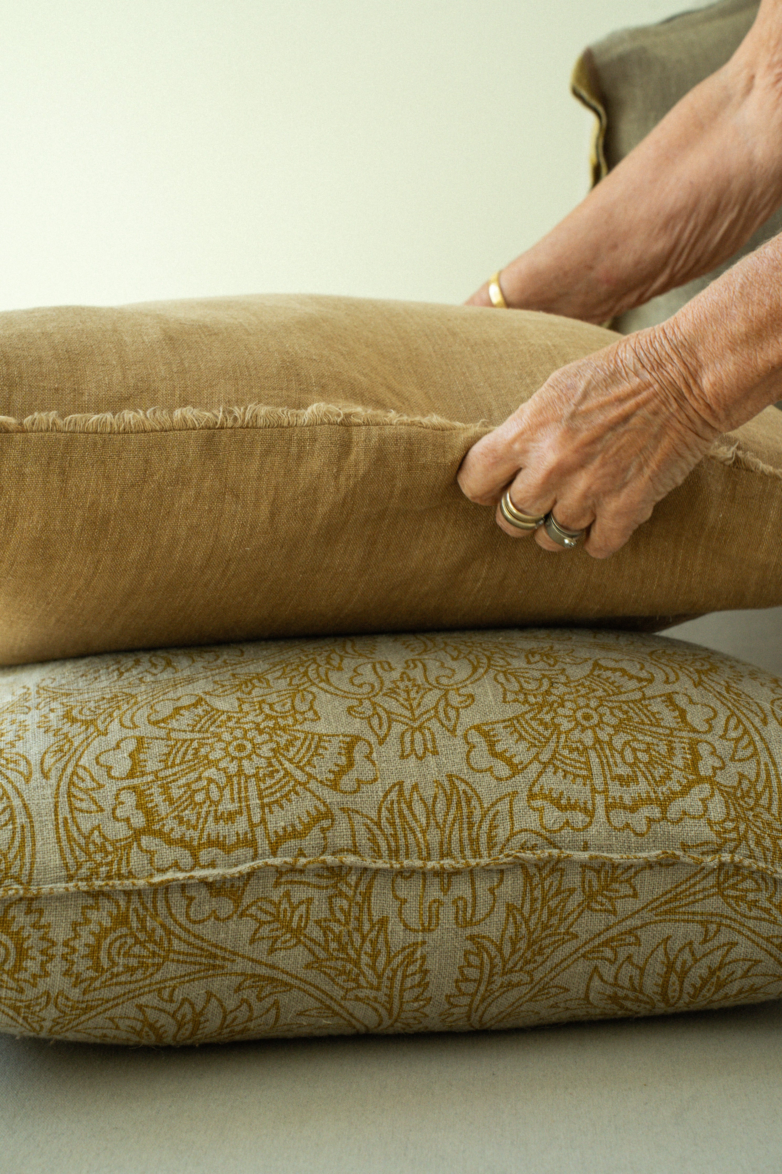 24x24 Floria Linen Pillow, Sunflower