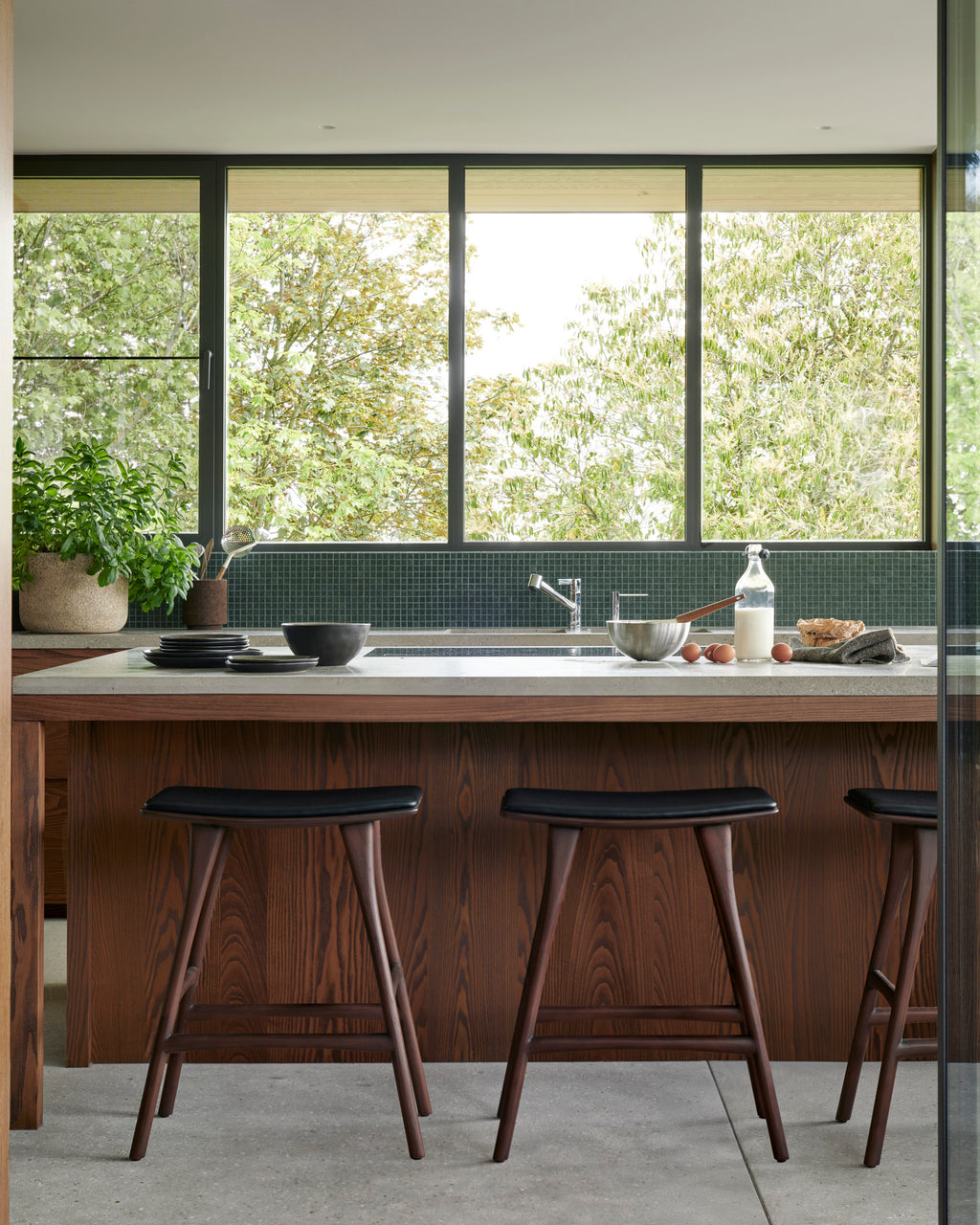 Osso Counter Stool | Varnished Teak | Brown | Black Leather