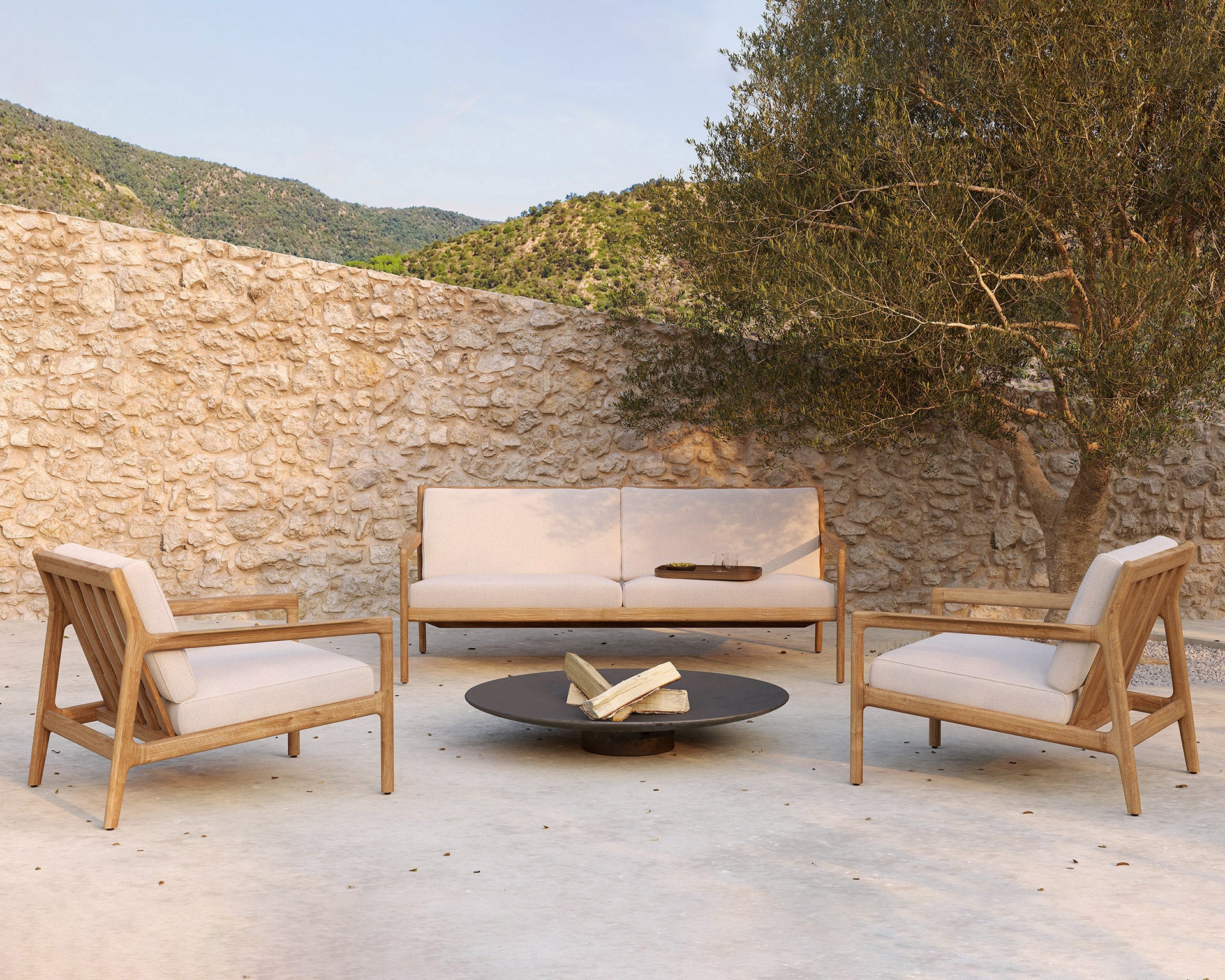 Jack Outdoor Lounge Chair | Teak | Off White Fabric