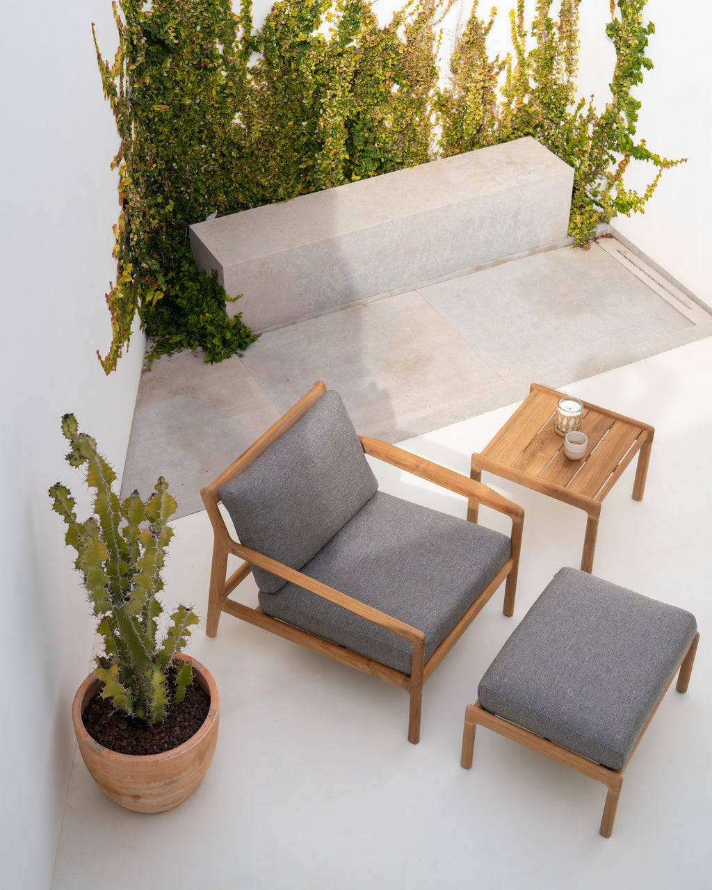 Jack Outdoor Lounge Chair | Teak | Mocha Fabric
