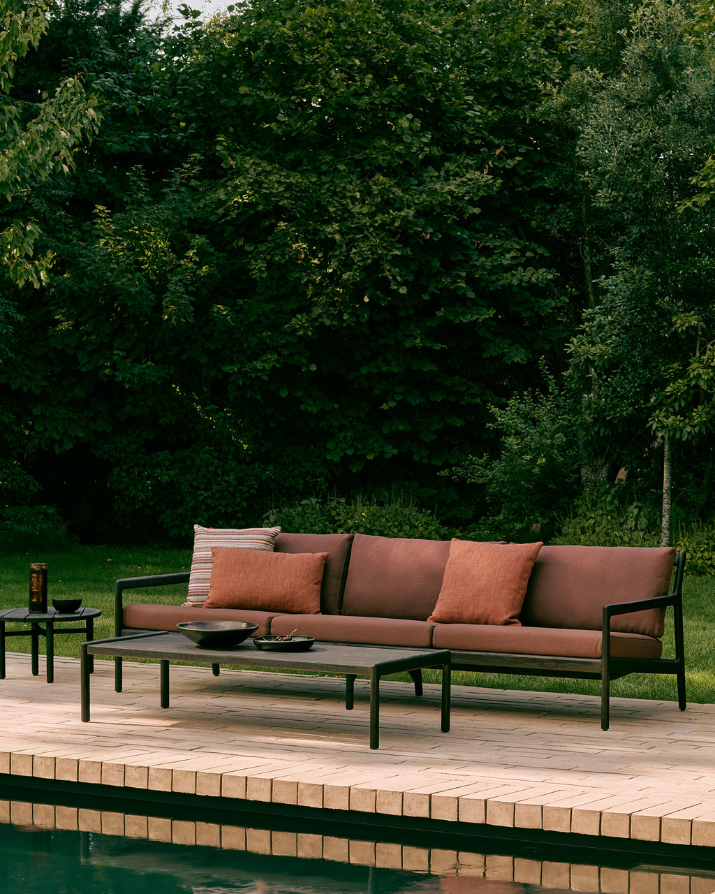 Jack Outdoor Lounge Chair | Varnished Teak | Black | Burgundy Fabric