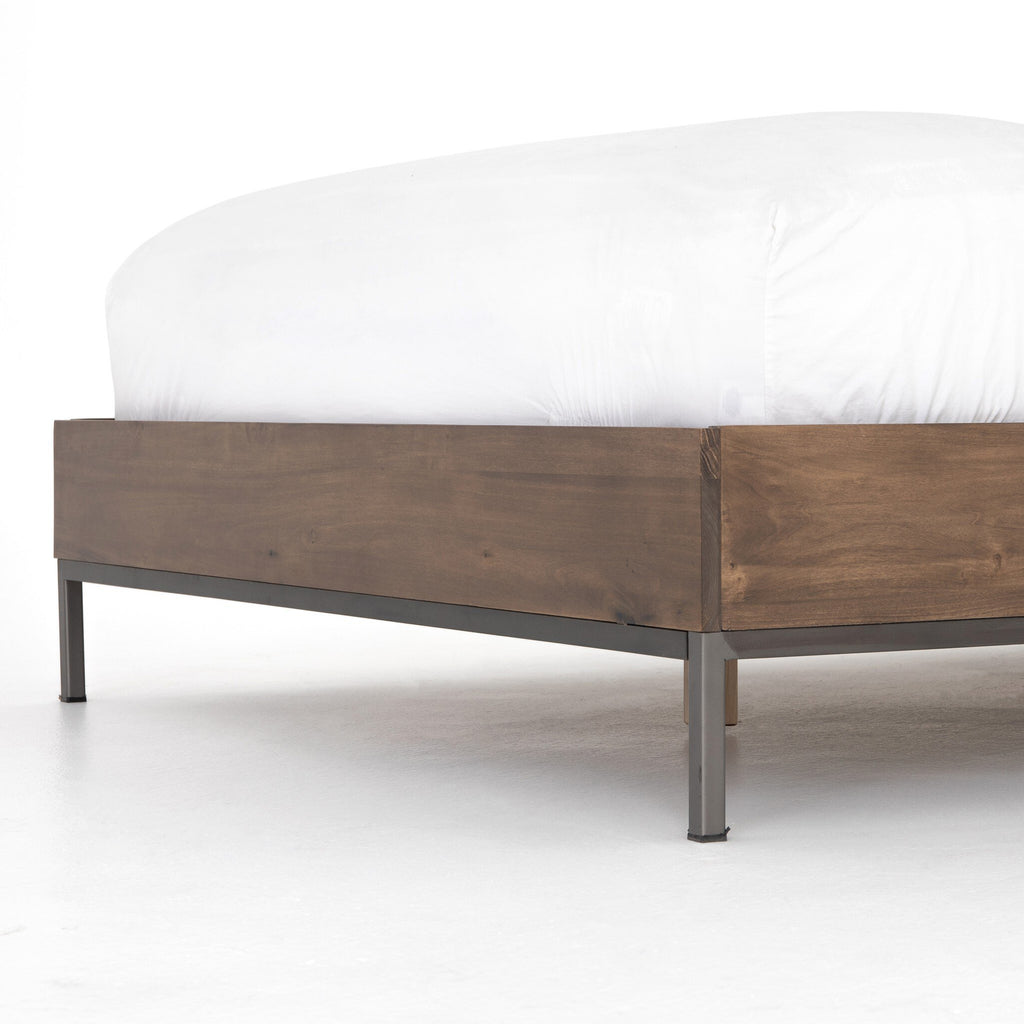 Trey Bed - Auburn Poplar | King