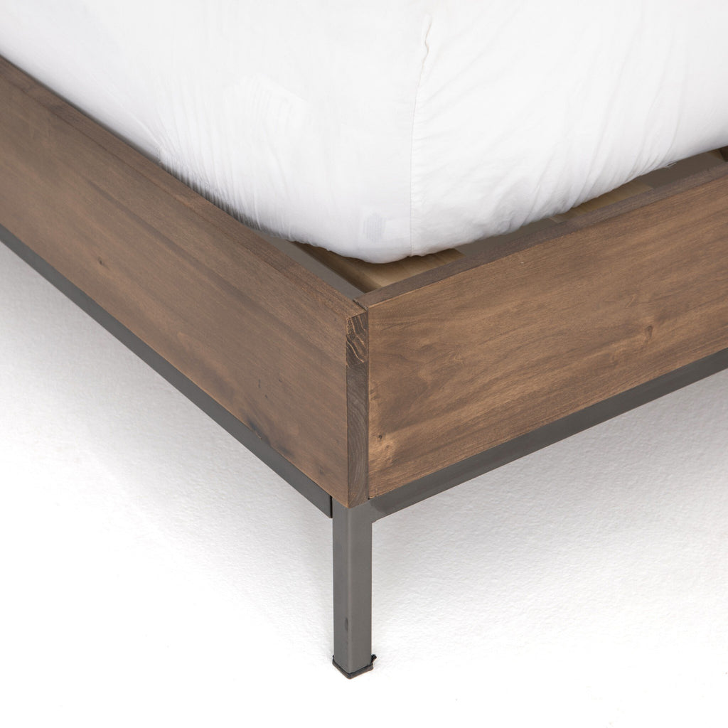 Trey Bed - Auburn Poplar | King