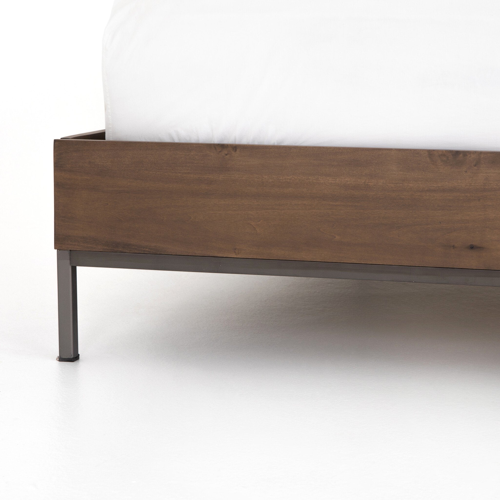 Trey Bed - Auburn Poplar | King