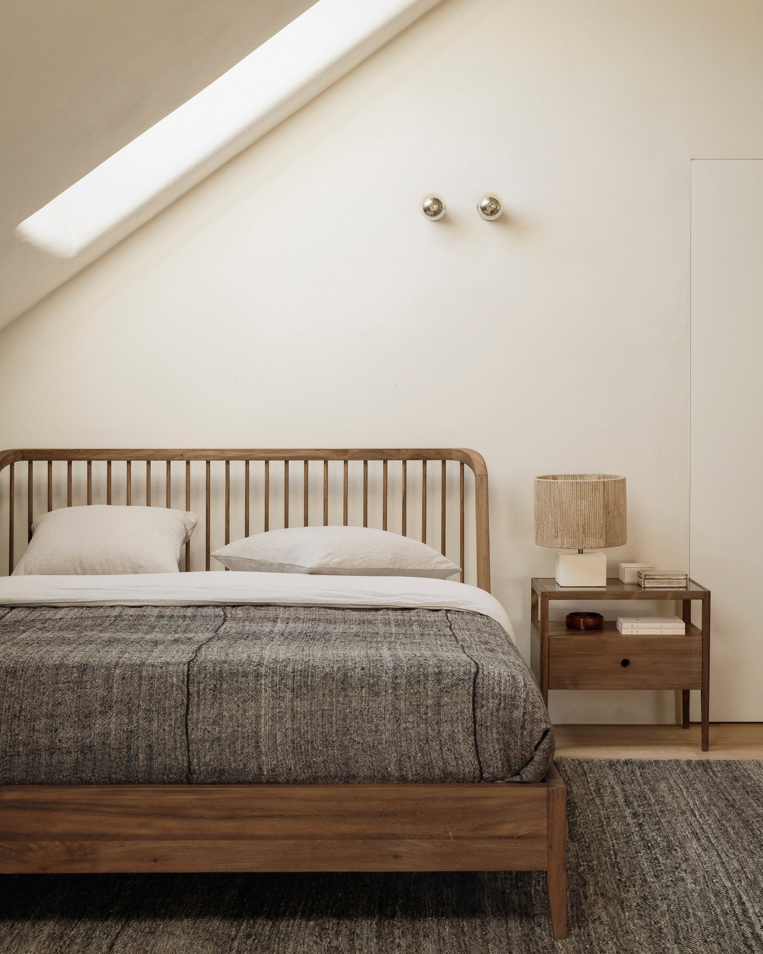 Spindle Bed | Reclaimed Teak | Us Queen | With Slats
