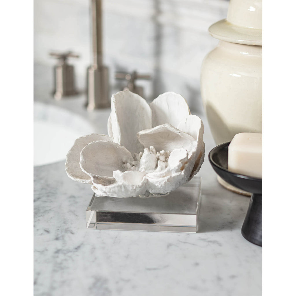 Magnolia Objet | White