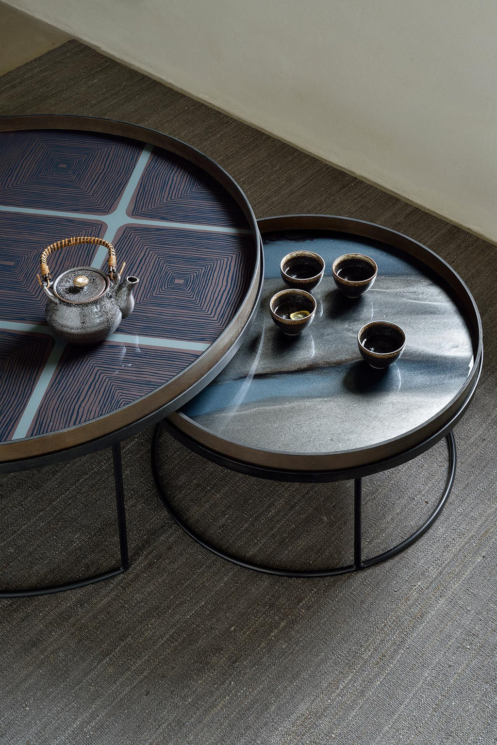 Organic Tray | Glass | Graphite | Round | L