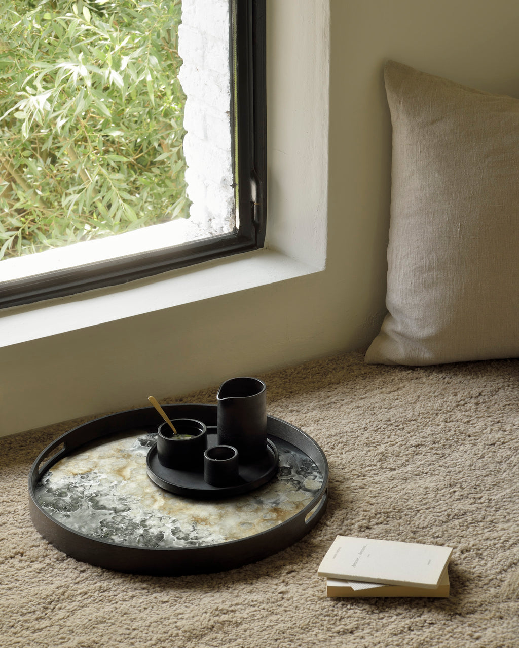 Organic Tray | Glass | Black | Round | S