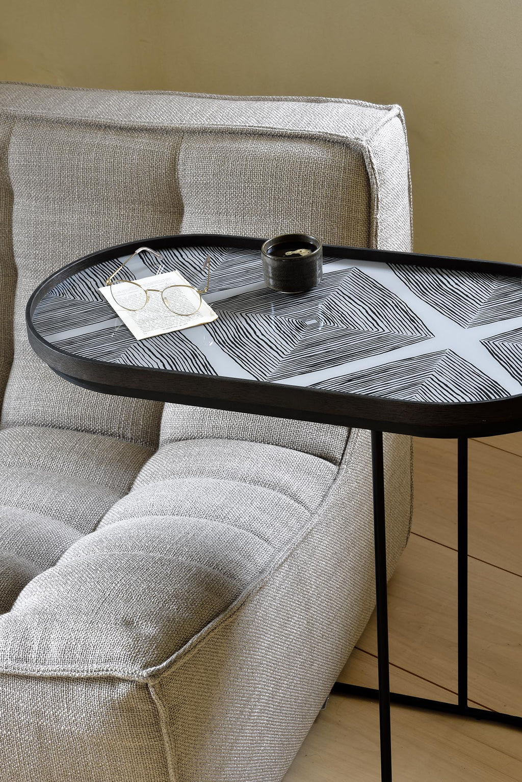 Tray Side Table | Varnished Wood | Black | Oblong | M | Tray Not Included