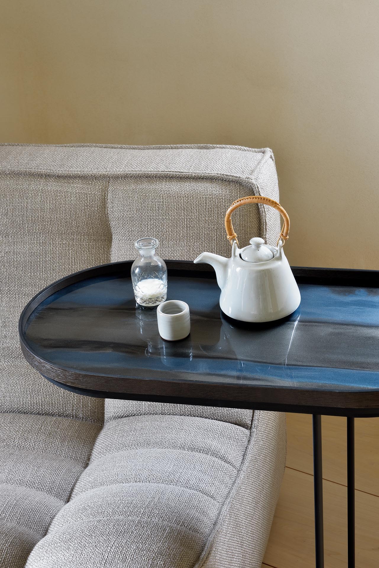 Organic Tray | Glass | Graphite | Oblong | M