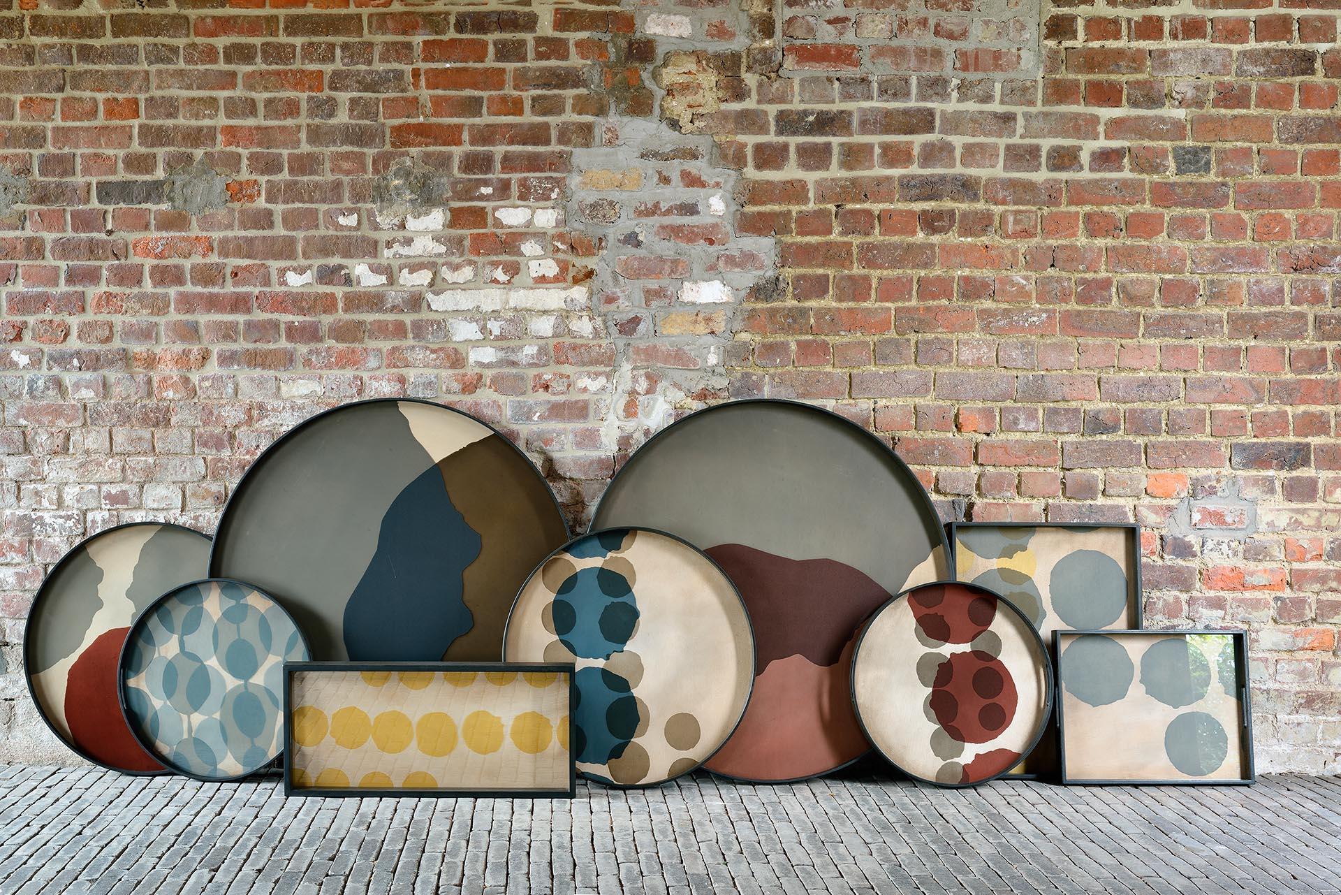 Combined Dots Tray | Glass | Graphite | Round | Xl