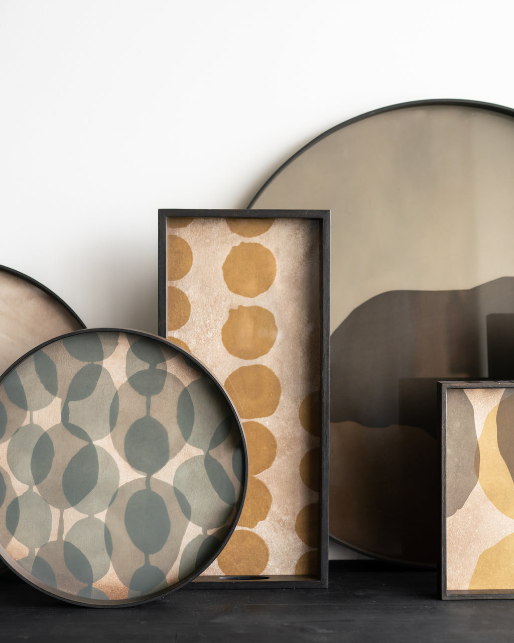 Overlapping Dots Tray | Glass | Round | L