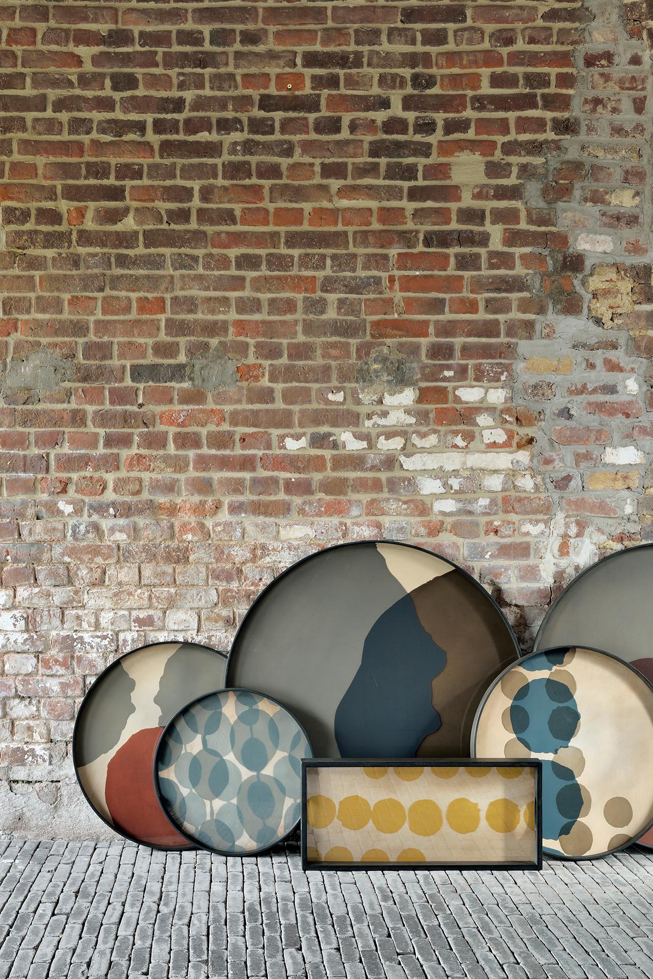 Combined Dots Tray | Glass | Graphite | Round | Xl