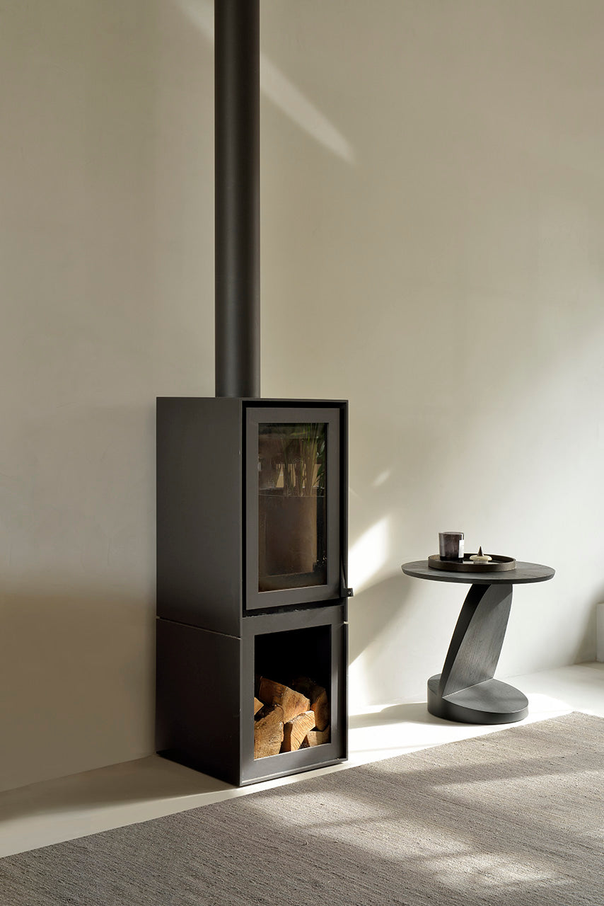 Oblic Side Table | Varnished Teak | Black | Round