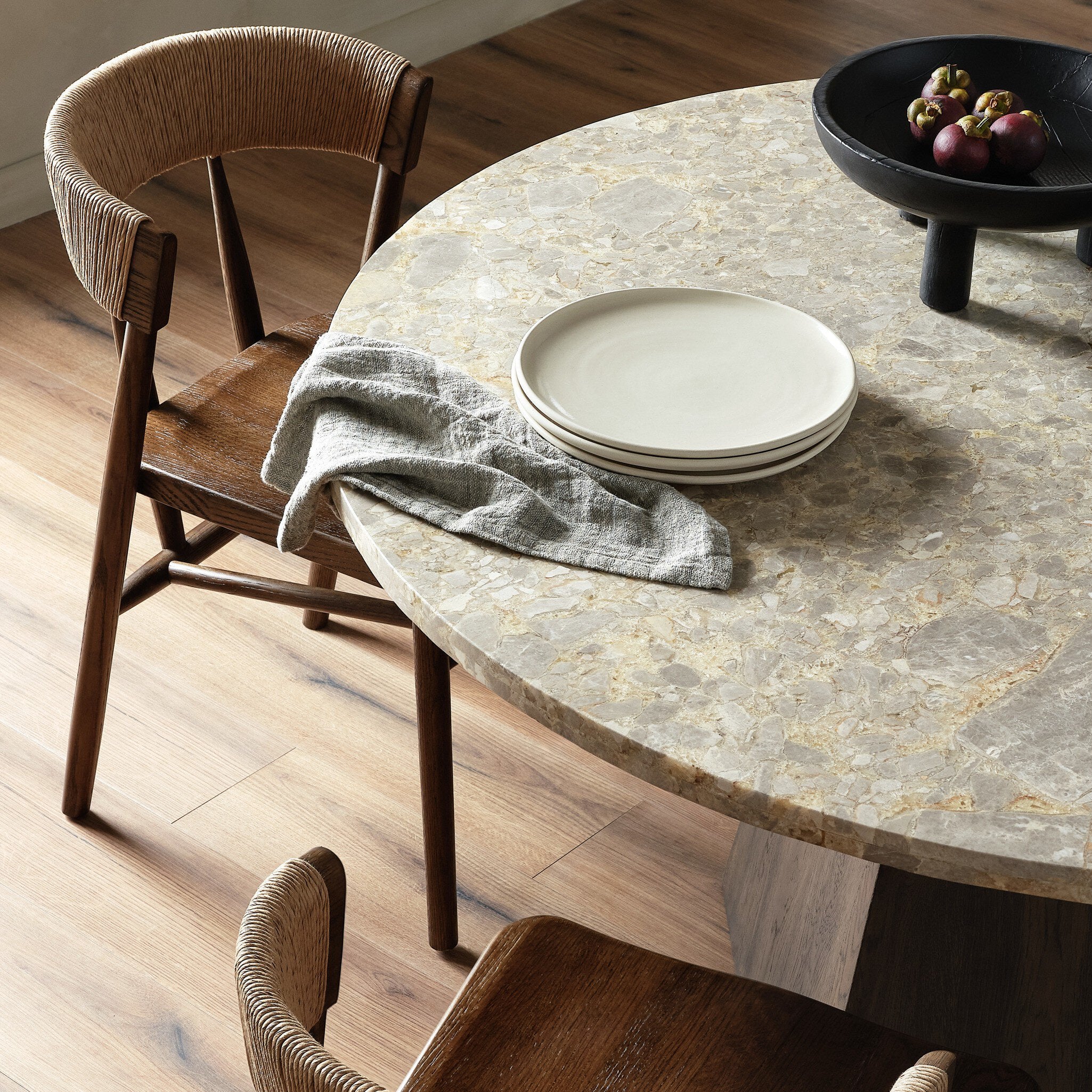Brisa Round Dining Table 55" - Dune Onyx