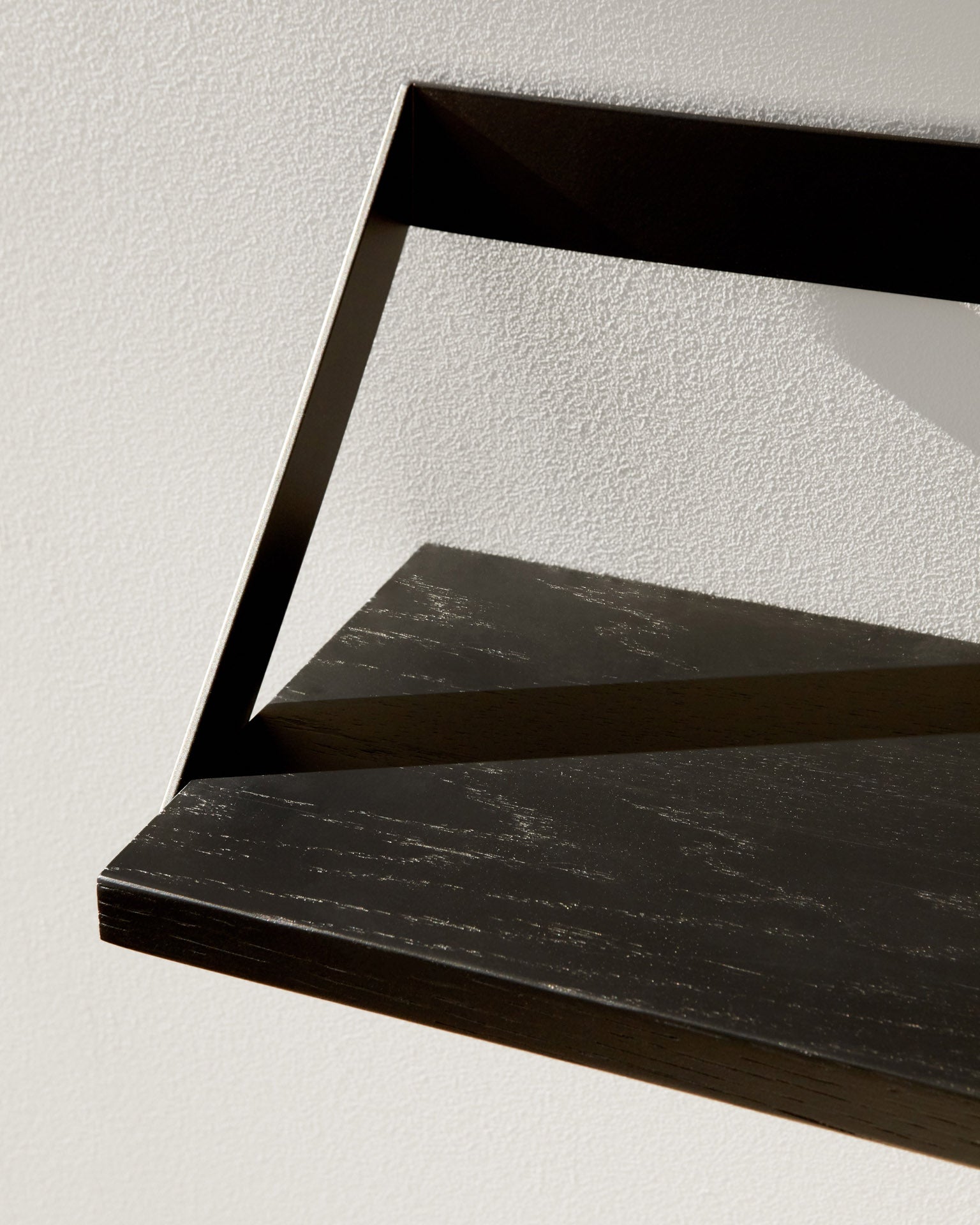 Ribbon Shelf | Varnished Oak | Black | Black Metal