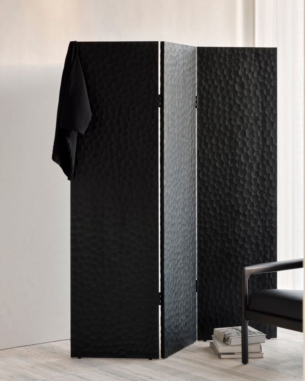 Chopped Room Divider | Varnished Mahogany | Black