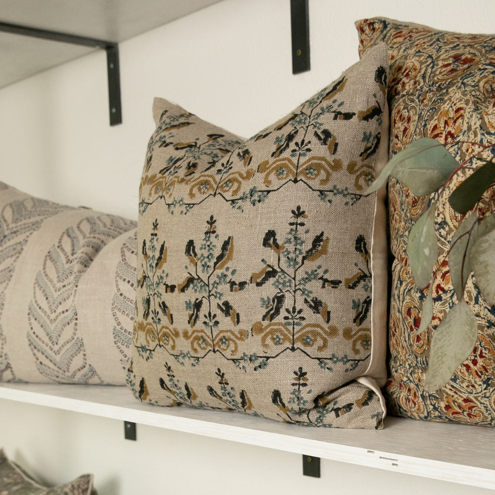 Aarti Pillow