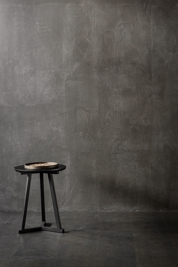Tripod Side Table | Varnished Oak | Black | Round