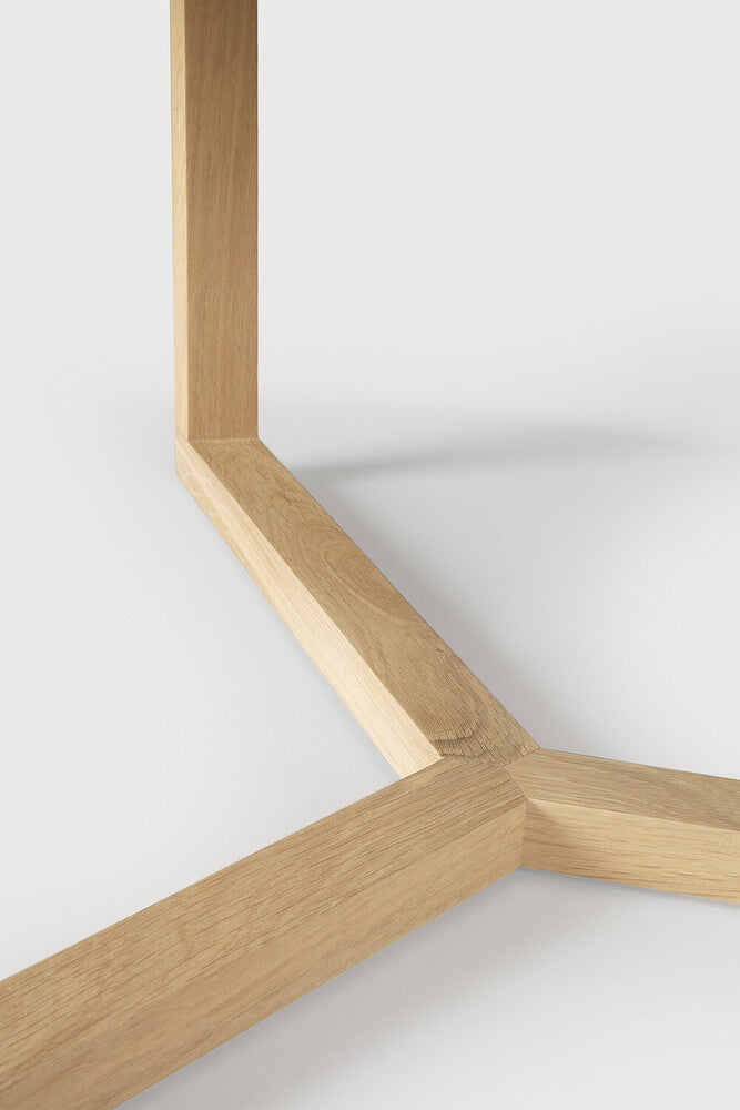 Tripod Coffee Table | Varnished Oak | Round