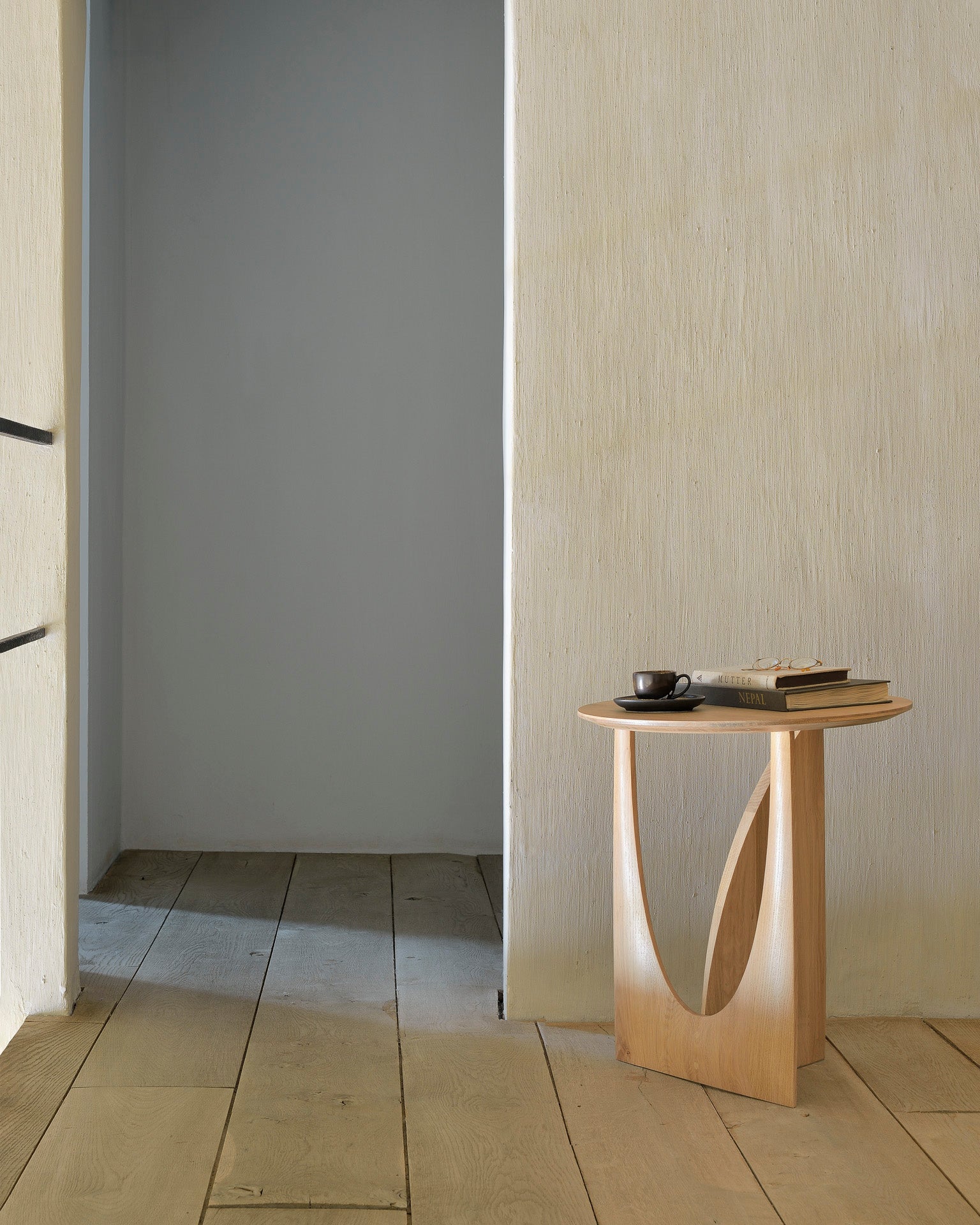 Geometric Side Table | Varnished Oak | Round