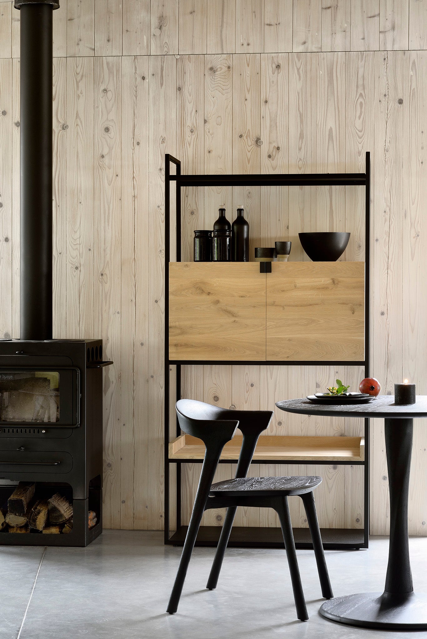 Bok Dining Chair | Varnished Oak | Black