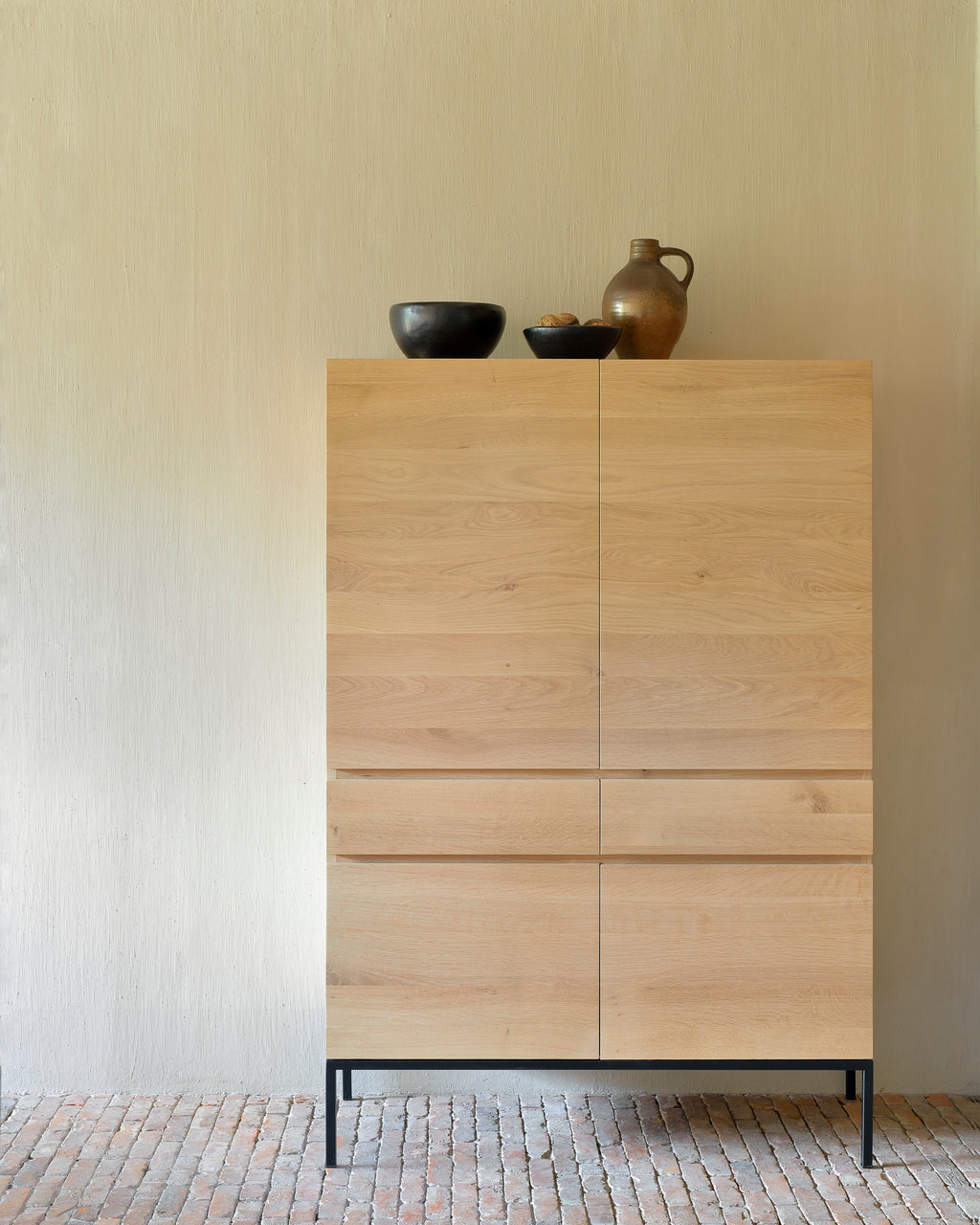 Ligna Cupboard | Oak | 4 Doors | 2 Drawers