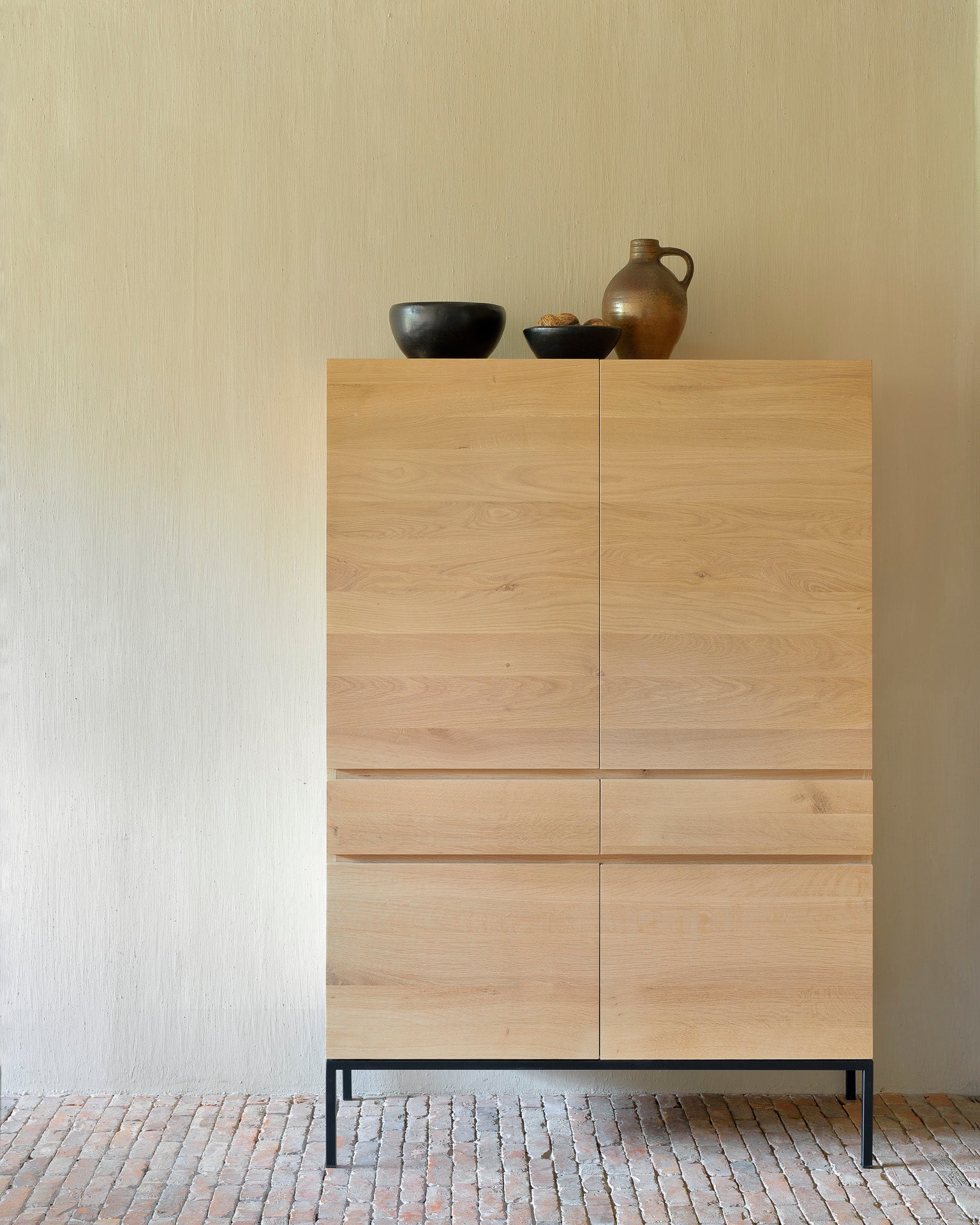 Ligna Cupboard | Oak | 4 Doors | 2 Drawers