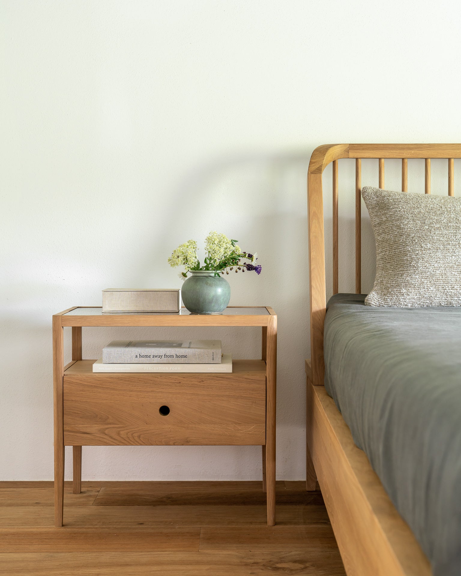 Spindle Bedside Table | Oak | 1 Drawer