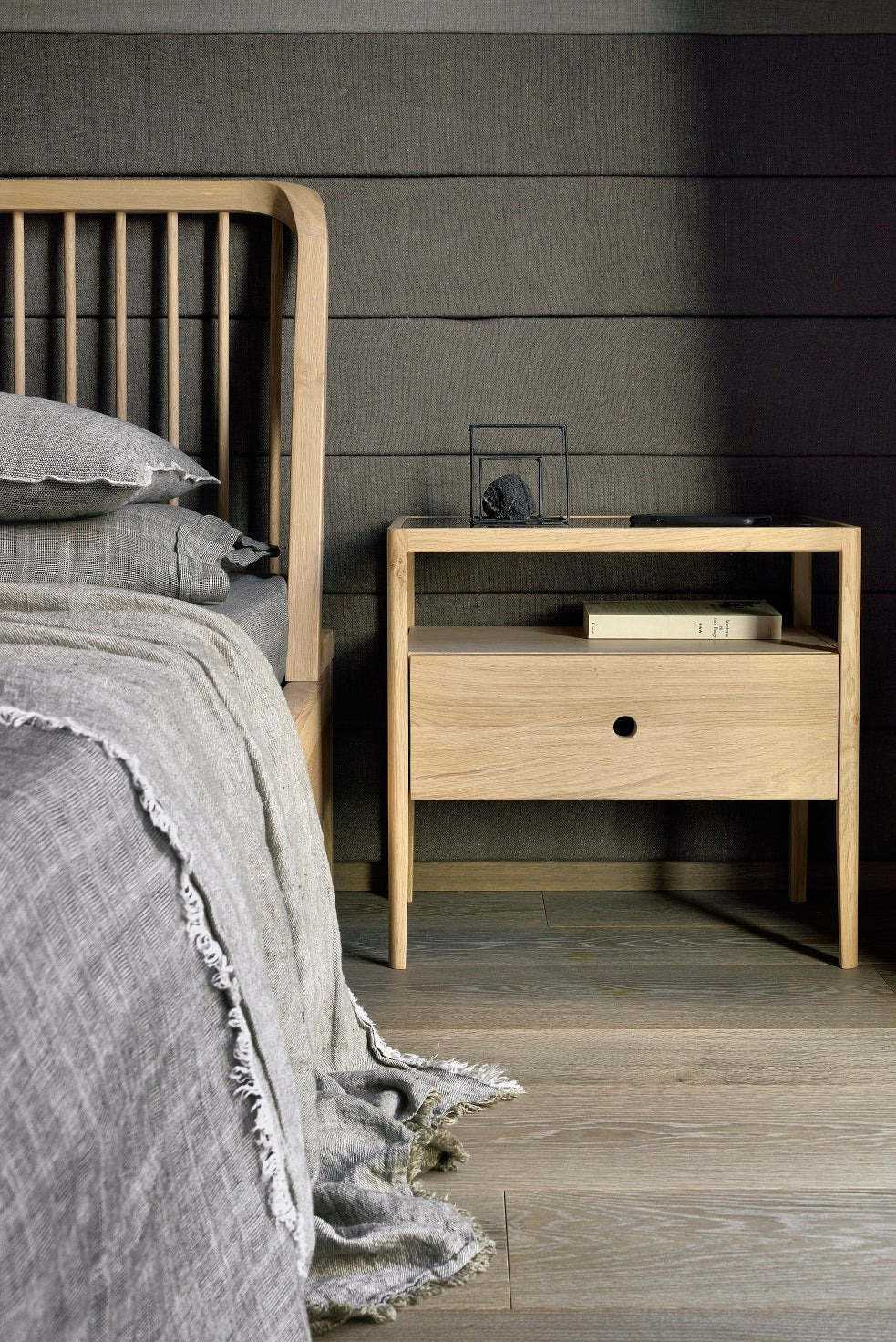 Spindle Bedside Table | Oak | 1 Drawer
