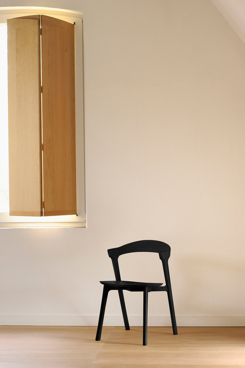 Bok Dining Chair | Varnished Oak | Black