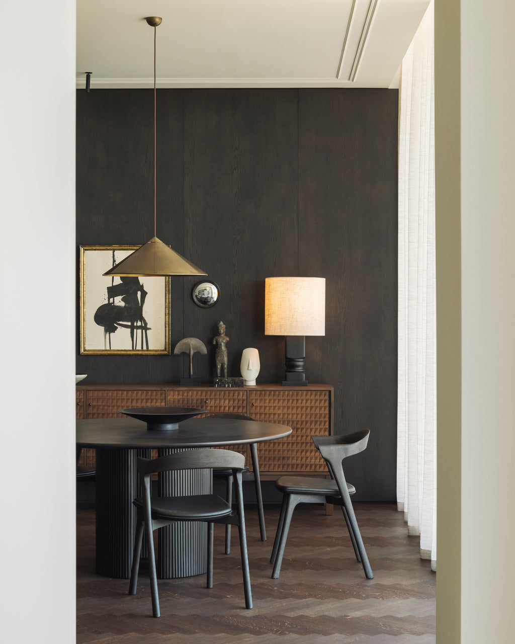 Roller Max Dining Table | Varnished Mahogany | Dark Brown | Round