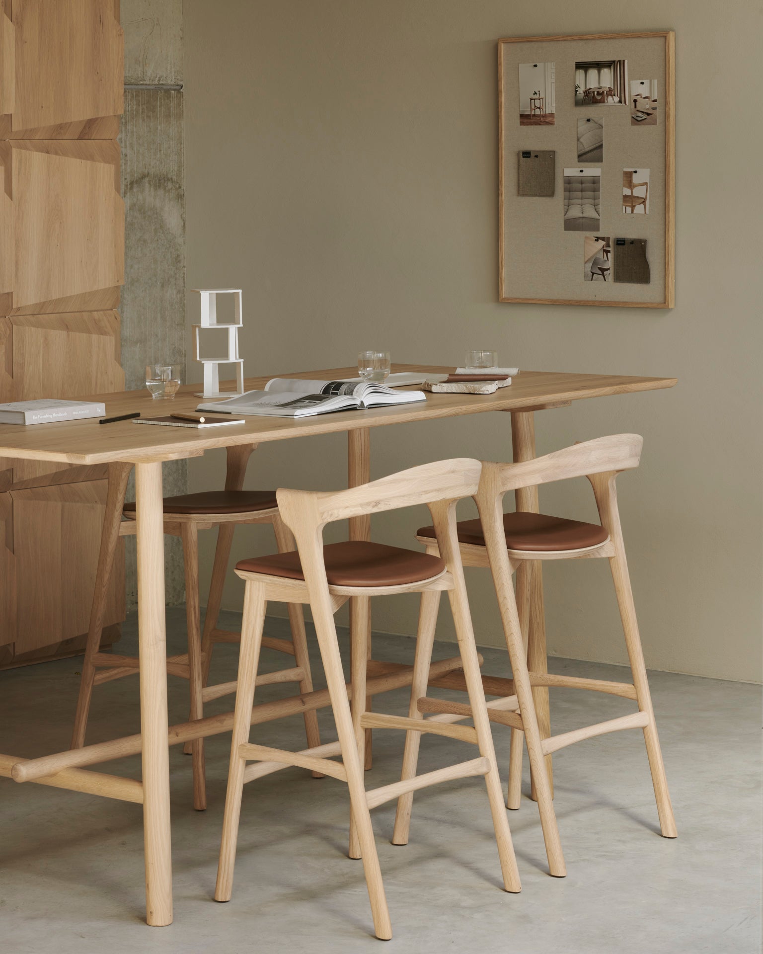 Bok Bar Stool | Varnished Oak | Cognac Leather
