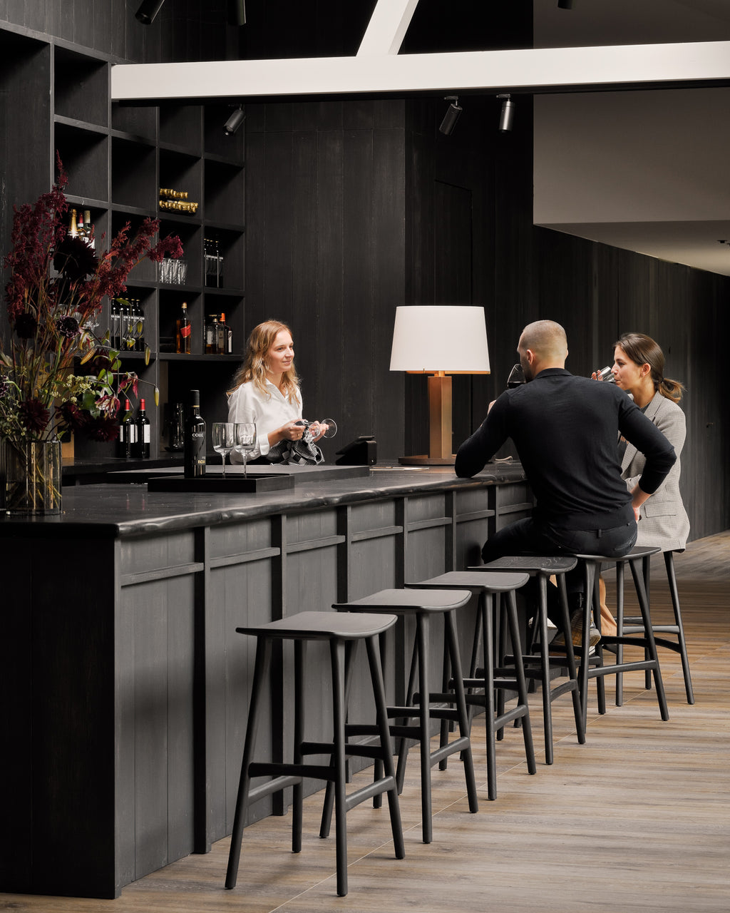 Osso Counter Stool | Varnished Oak | Black