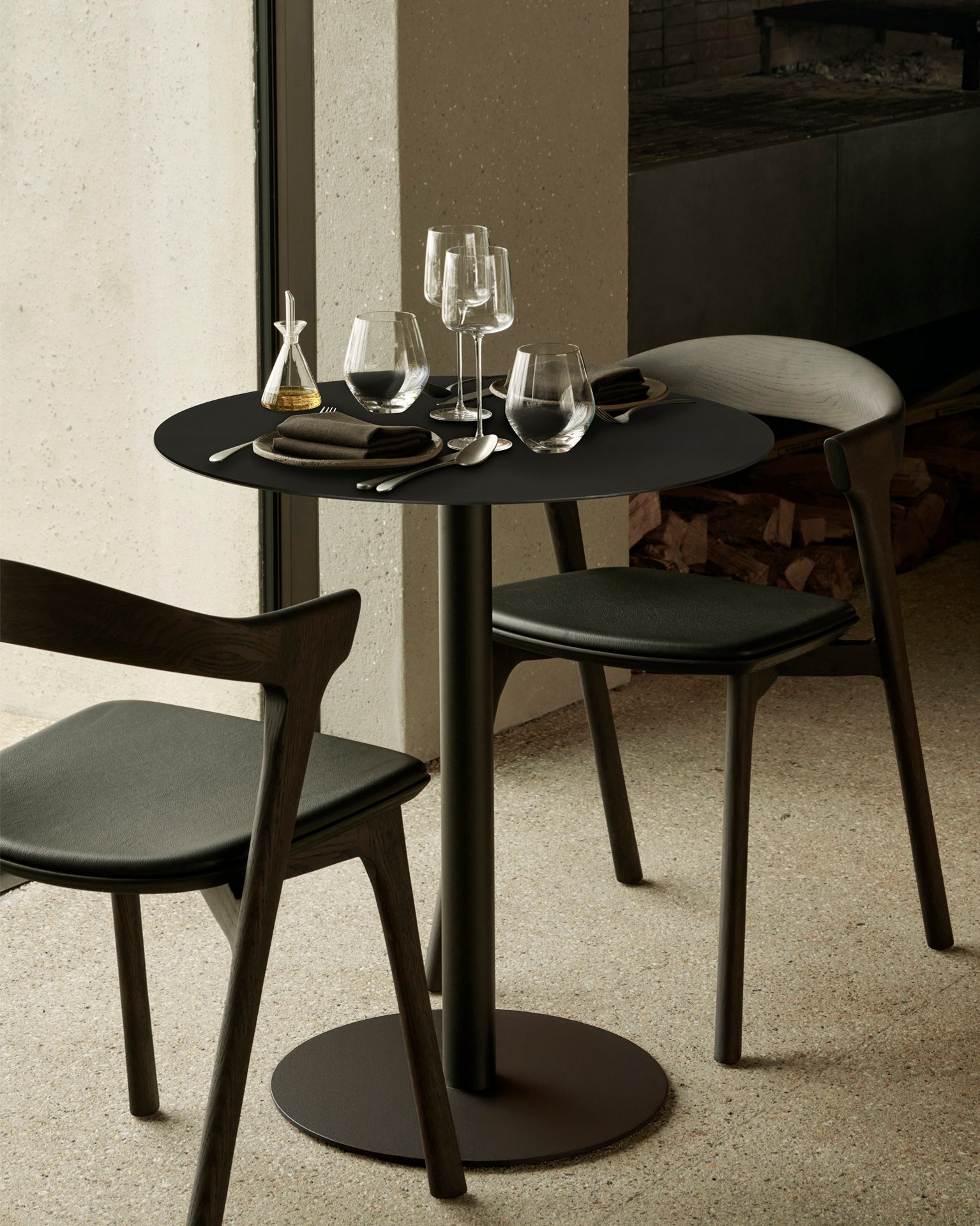 Blend Dining Table | Metal Top | Dark Bronze | Dark Bronze Base | Round | 28" X 28"