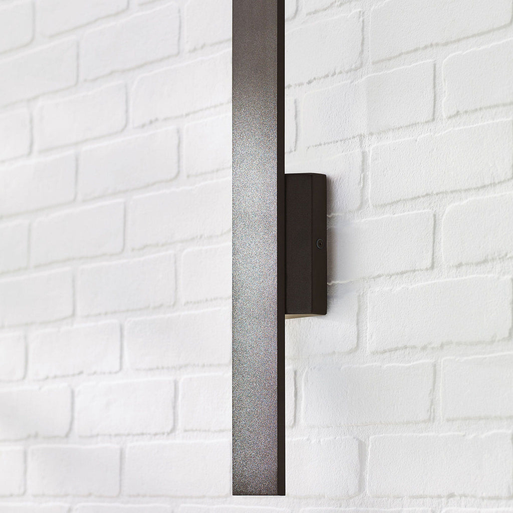Blade 18 Outdoor Wall Bronze 2700K/3000K Selectable 90 CRI
