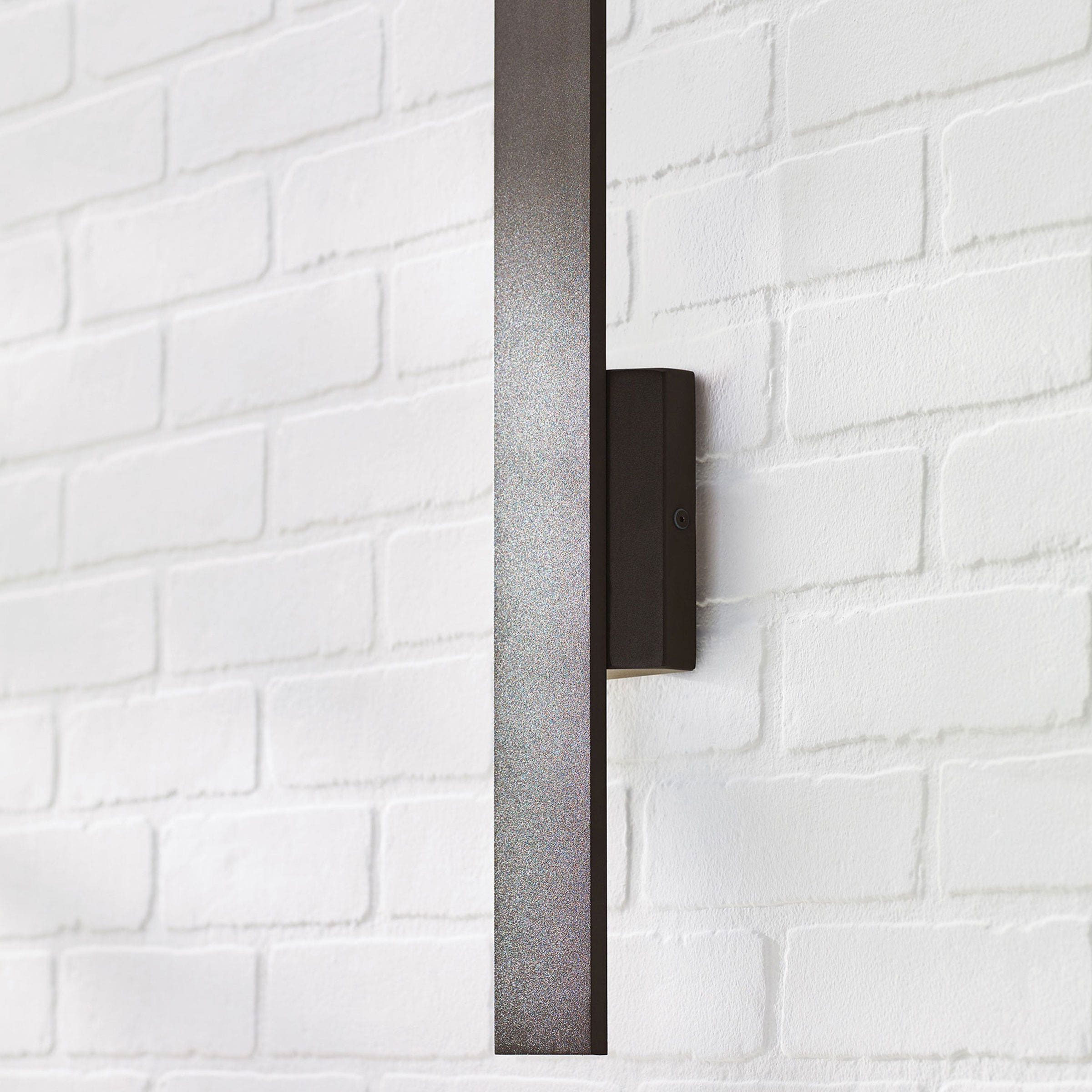 Blade 18 Outdoor Wall Bronze 2700K/3000K Selectable 90 CRI