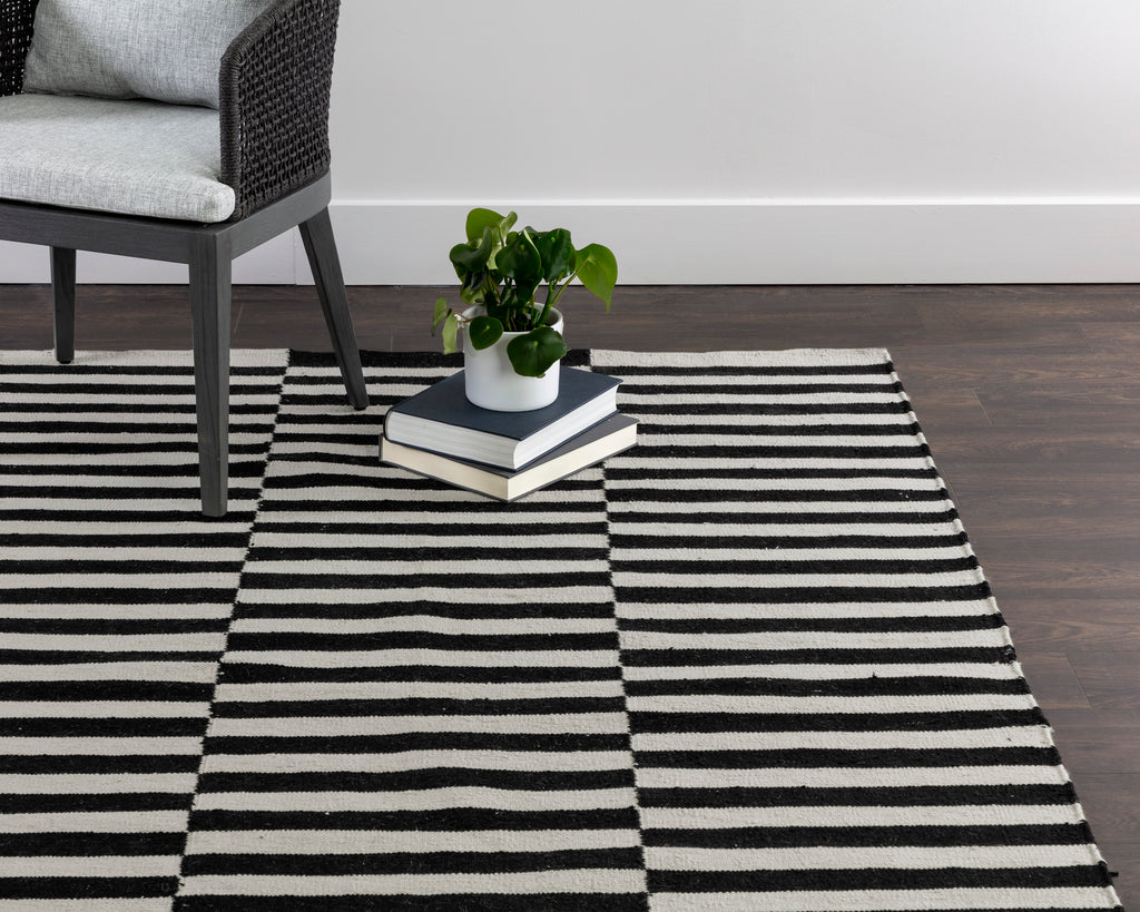 Zigby Hand-Woven Rug - Black / Ivory - 6' X 9'