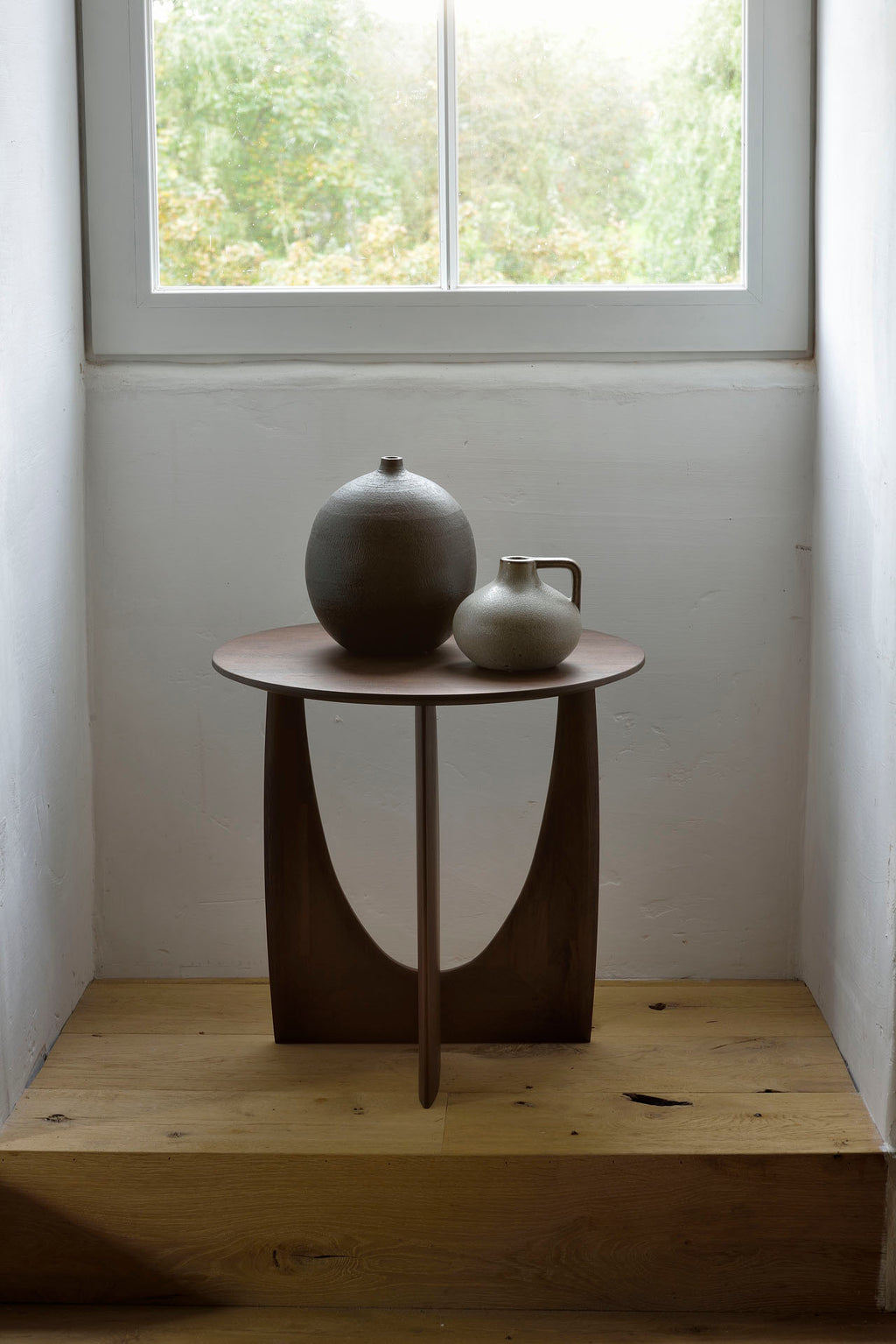 Geometric Side Table | Varnished Teak | Brown | Round