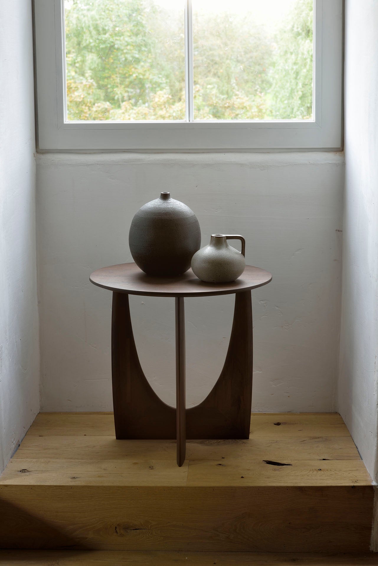 Geometric Side Table | Varnished Teak | Brown | Round
