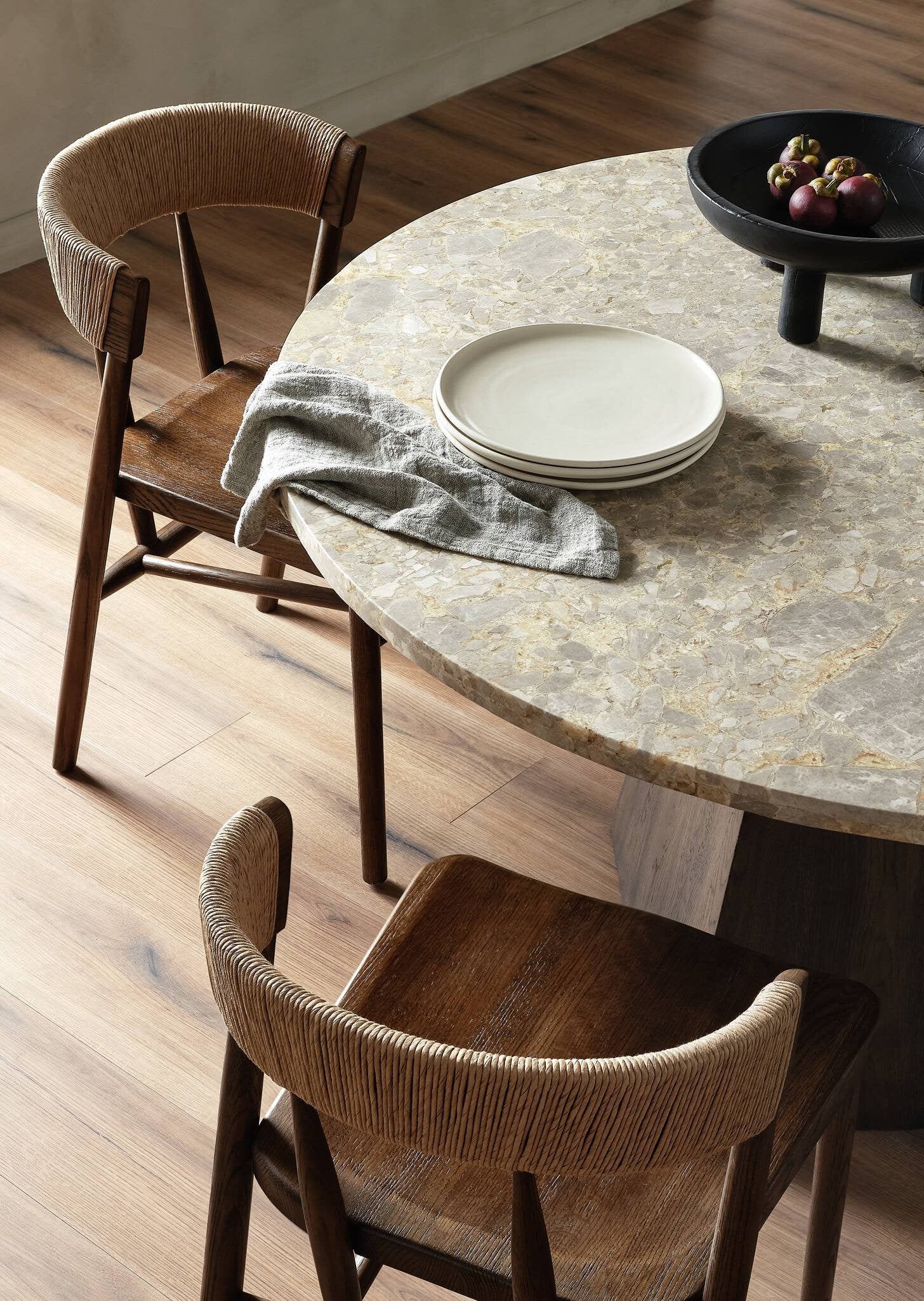 Brisa Round Dining Table 55" - Dune Onyx