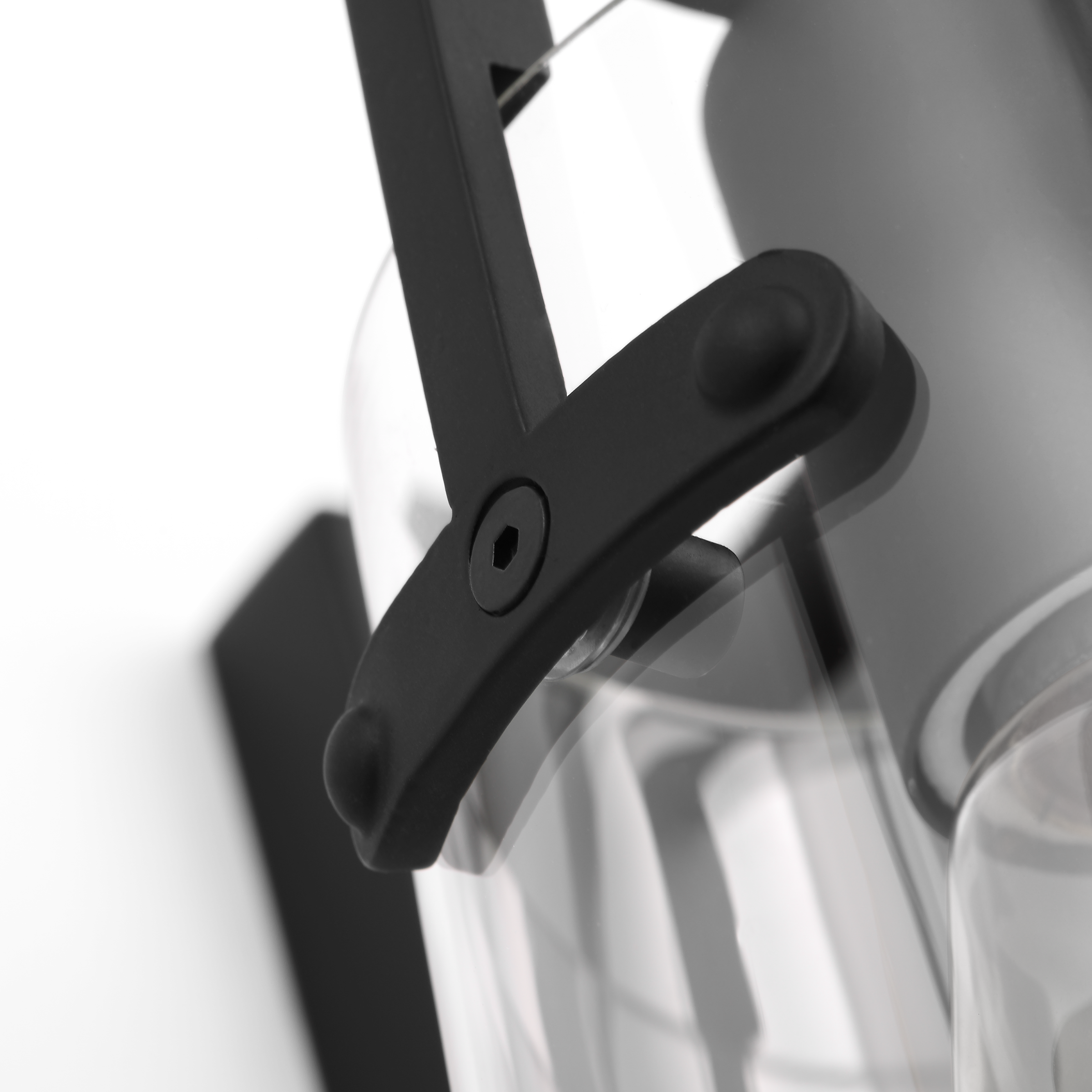 Crofton 4 - Light Vanity Midnight Black