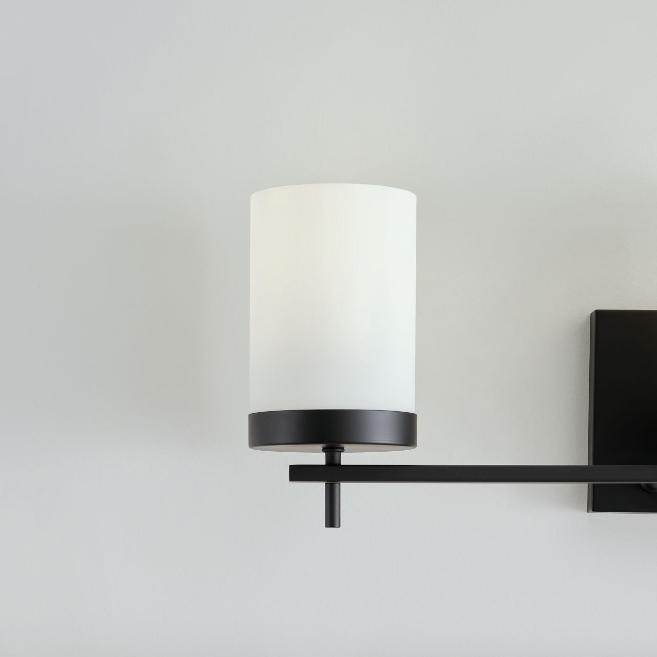 Zire Three Light Bath Midnight Black