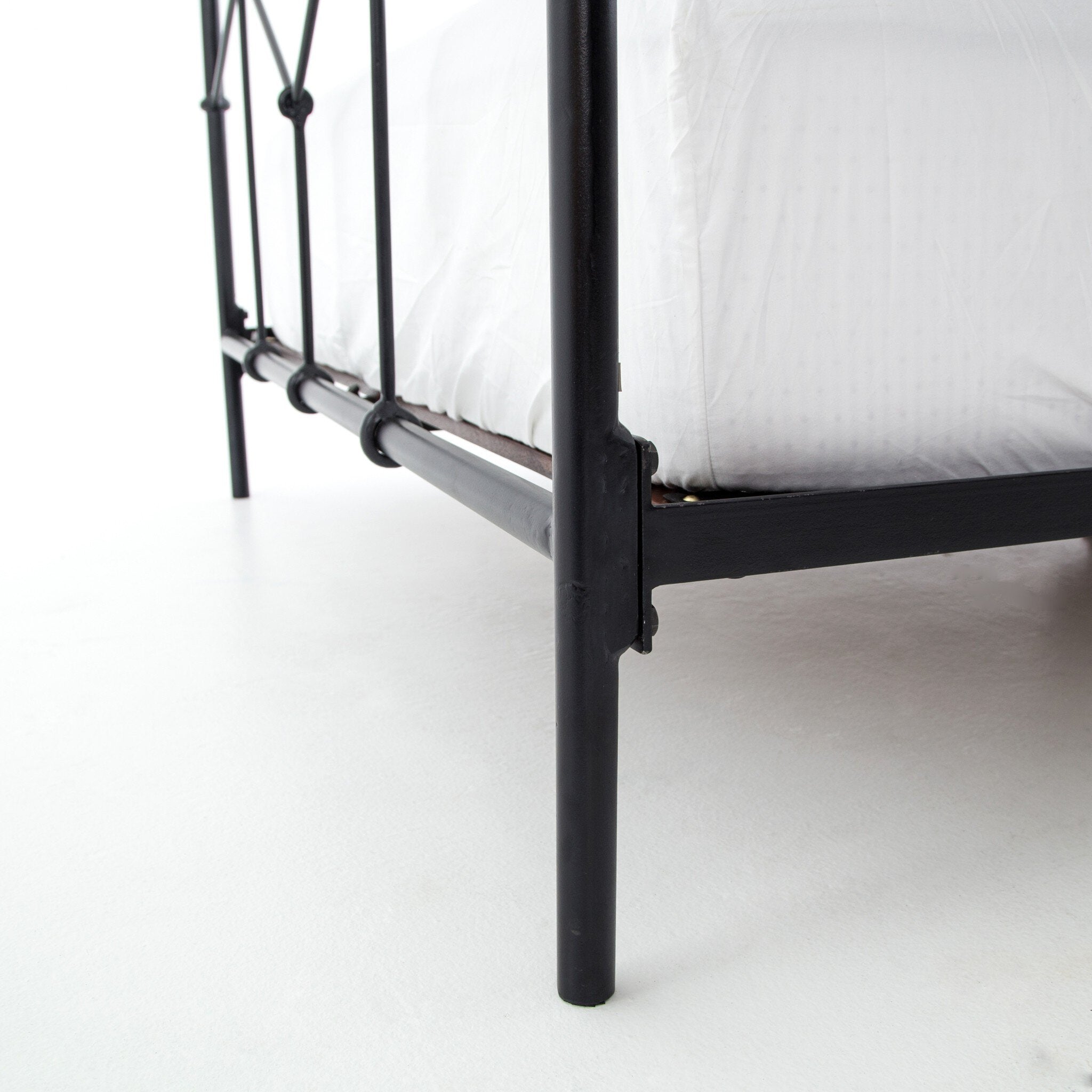 Casey Bed - Sandblasted Vintage Black | King