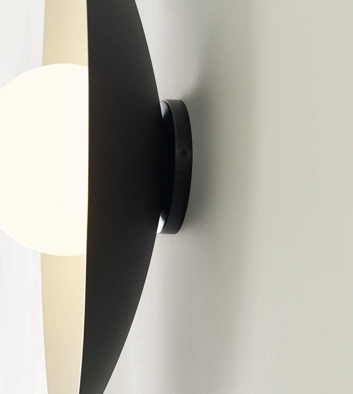 Joni 16 Wall Matte Black / matte White 3000K 90 CRI integrated led 90 cri 3000k 120v-277v unv