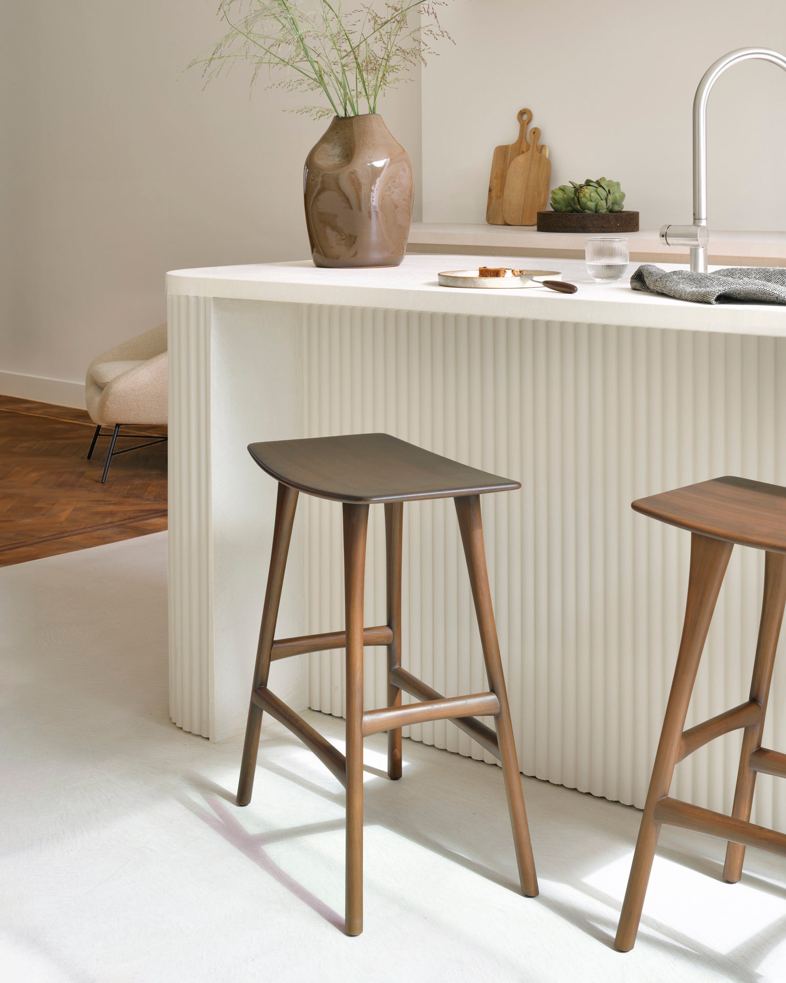 Osso Counter Stool | Varnished Teak | Brown