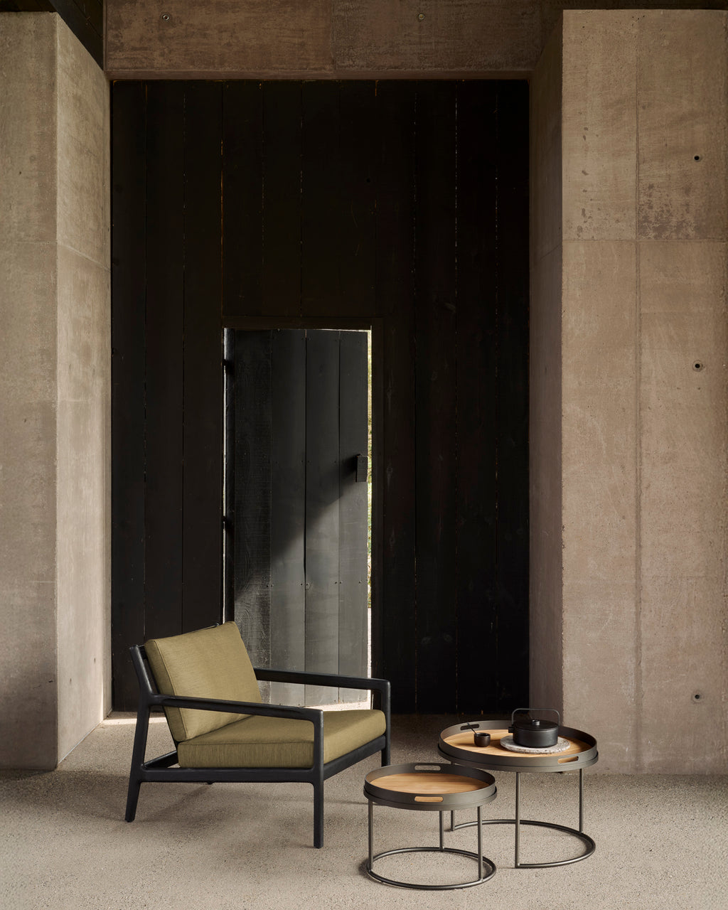 Jack Outdoor Lounge Chair | Varnished Teak | Black | Green Fabric