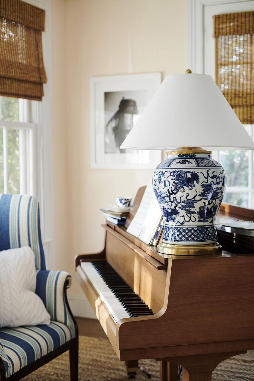 Foo Dog Medium Table Lamp | Blue and White Porcelain | Silk Shade