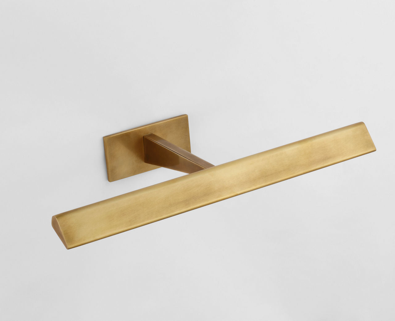 Petrel 18" Picture Light | Hand-Rubbed Antique Brass